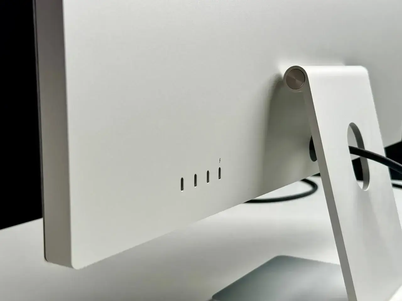 Вживаний Apple Studio Display - Standard glass - Підставка з регульованим нахилом (MK0U3)