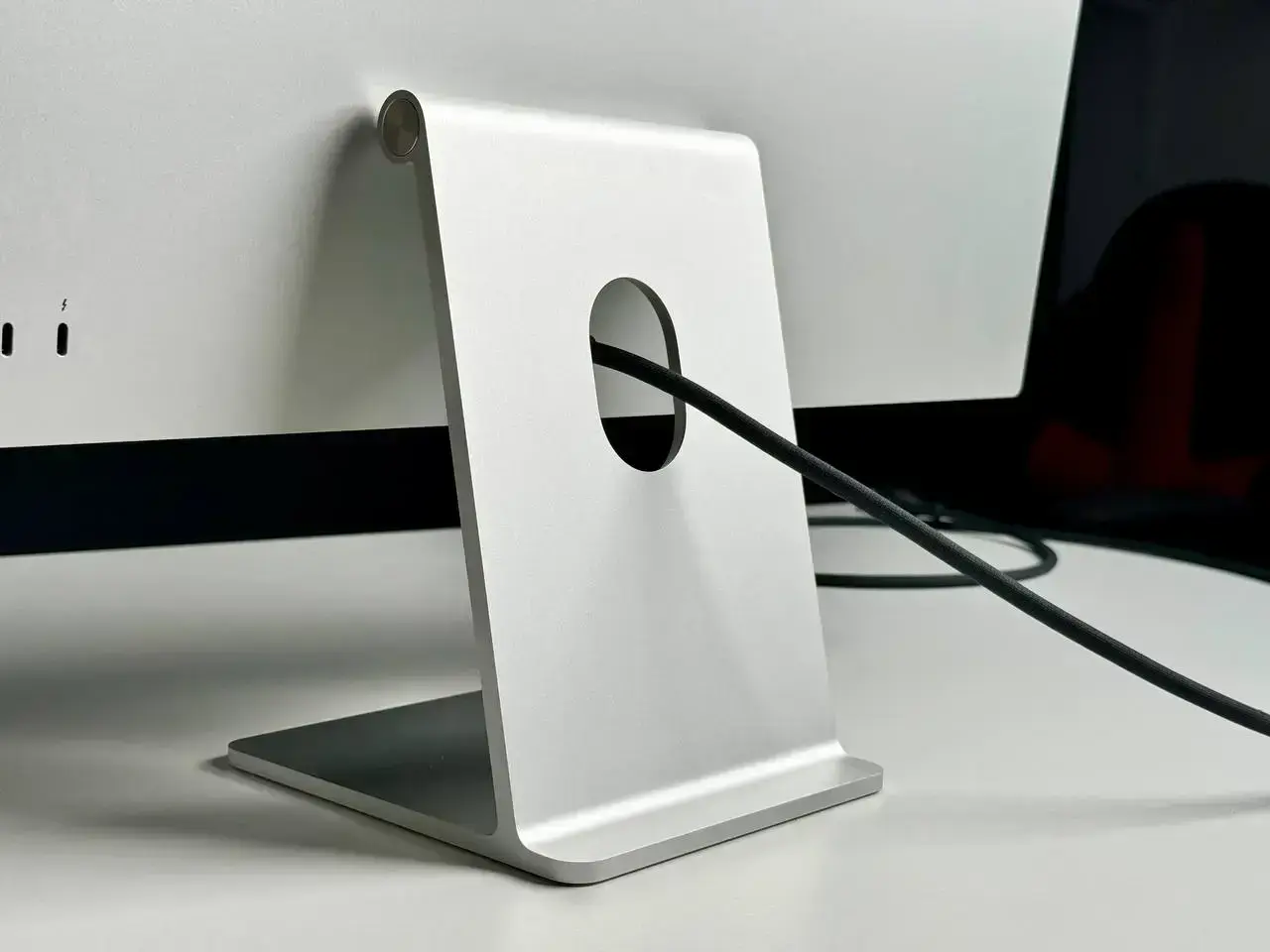 Вживаний Apple Studio Display - Standard glass - Підставка з регульованим нахилом (MK0U3)
