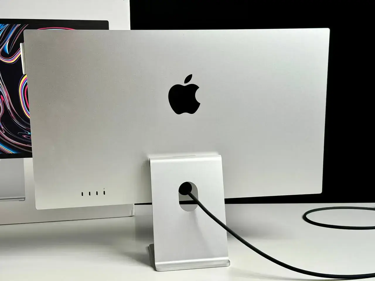 Вживаний Apple Studio Display - Standard glass - Підставка з регульованим нахилом (MK0U3)