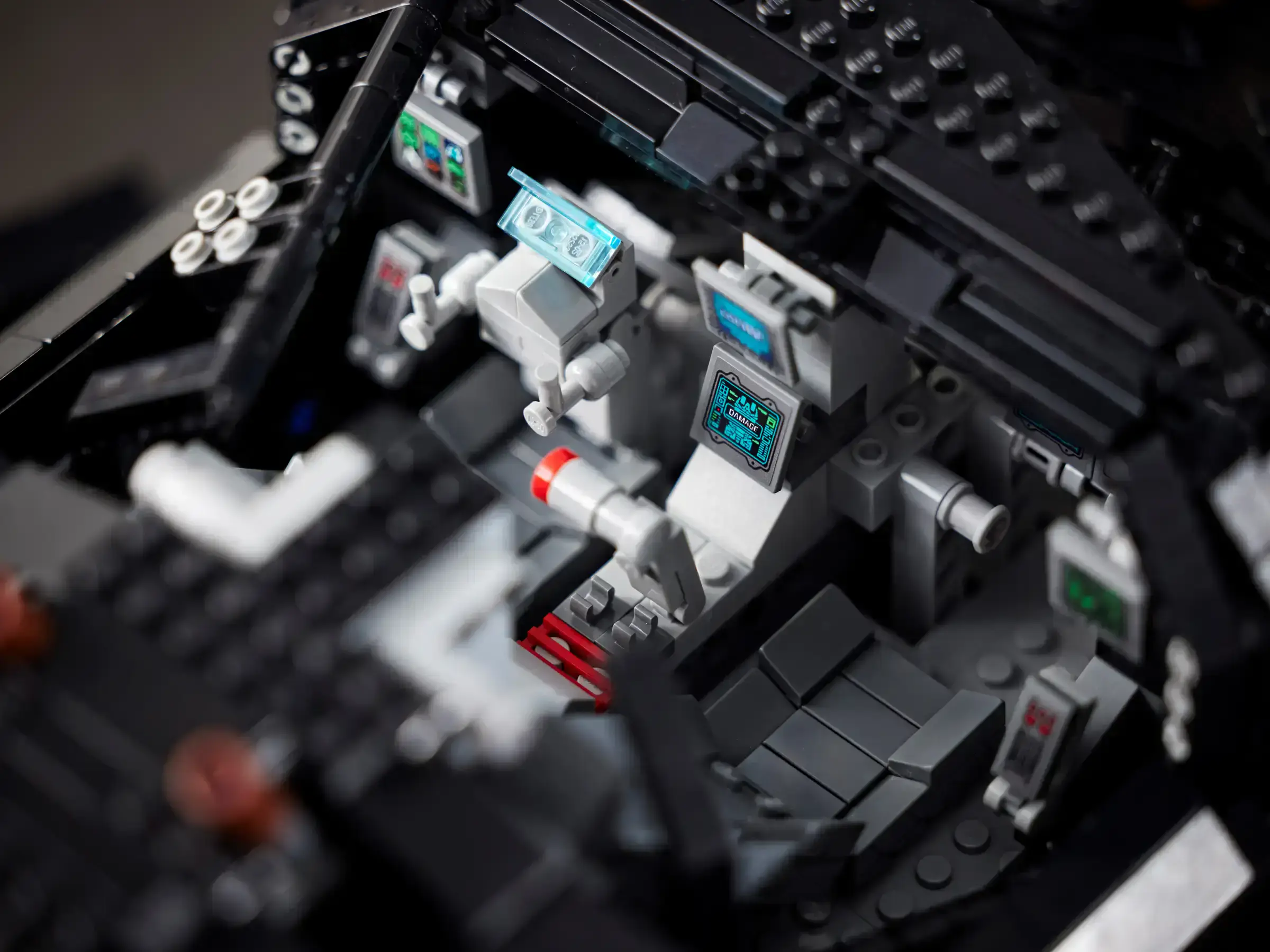 Блоковый конструктор LEGO Бэтмобиль Тумблер (76240)