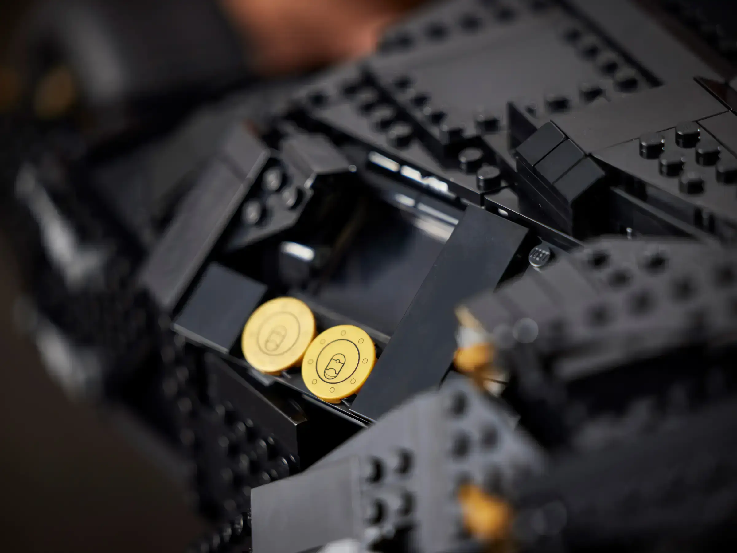 Блоковый конструктор LEGO Бэтмобиль Тумблер (76240)