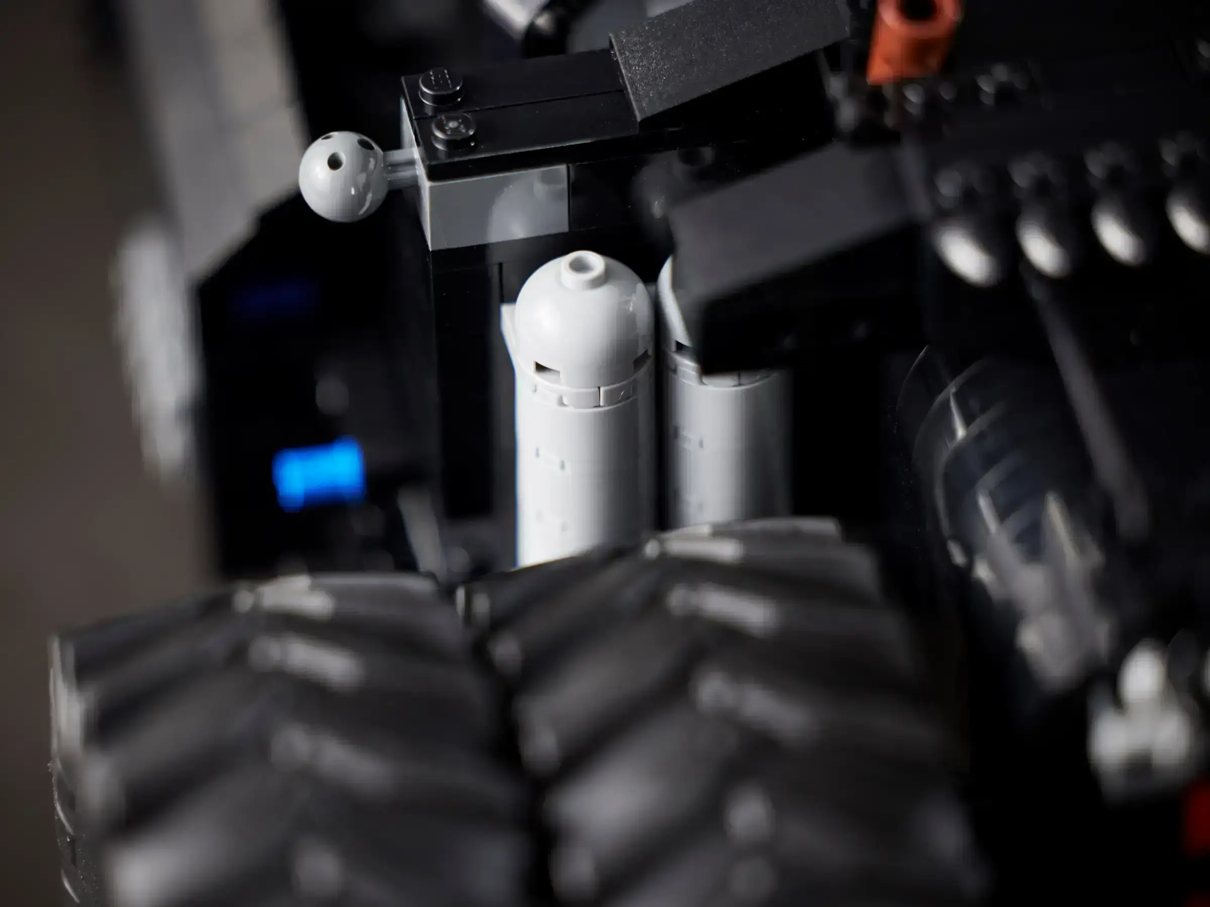 Блоковый конструктор LEGO Бэтмобиль Тумблер (76240)