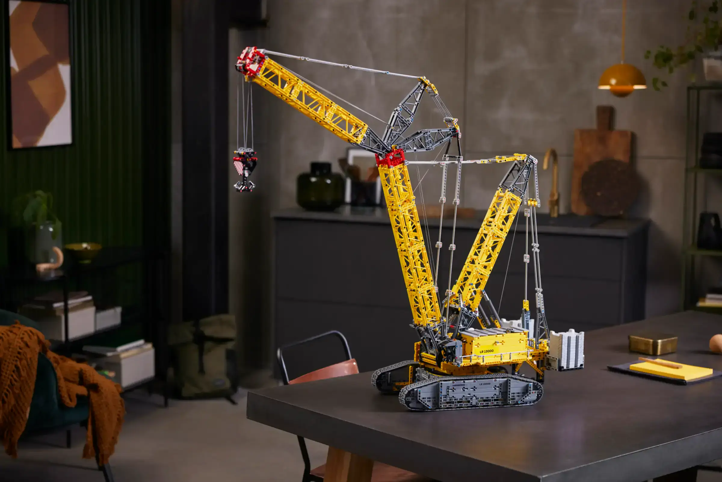 Блоковый конструктор LEGO Technic Гусеничный кран Liebherr LR 13000 (42146)