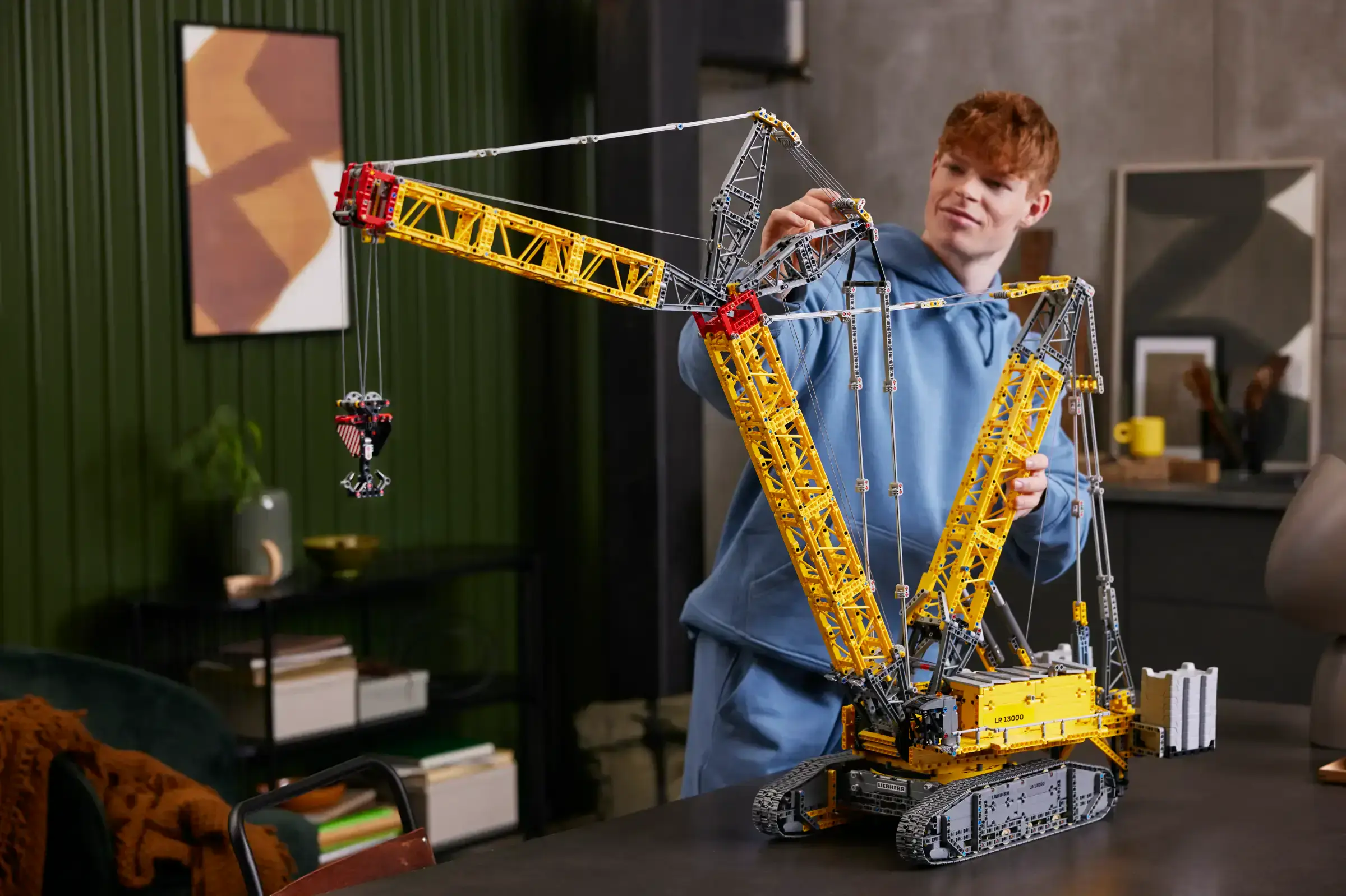 Блоковый конструктор LEGO Technic Гусеничный кран Liebherr LR 13000 (42146)