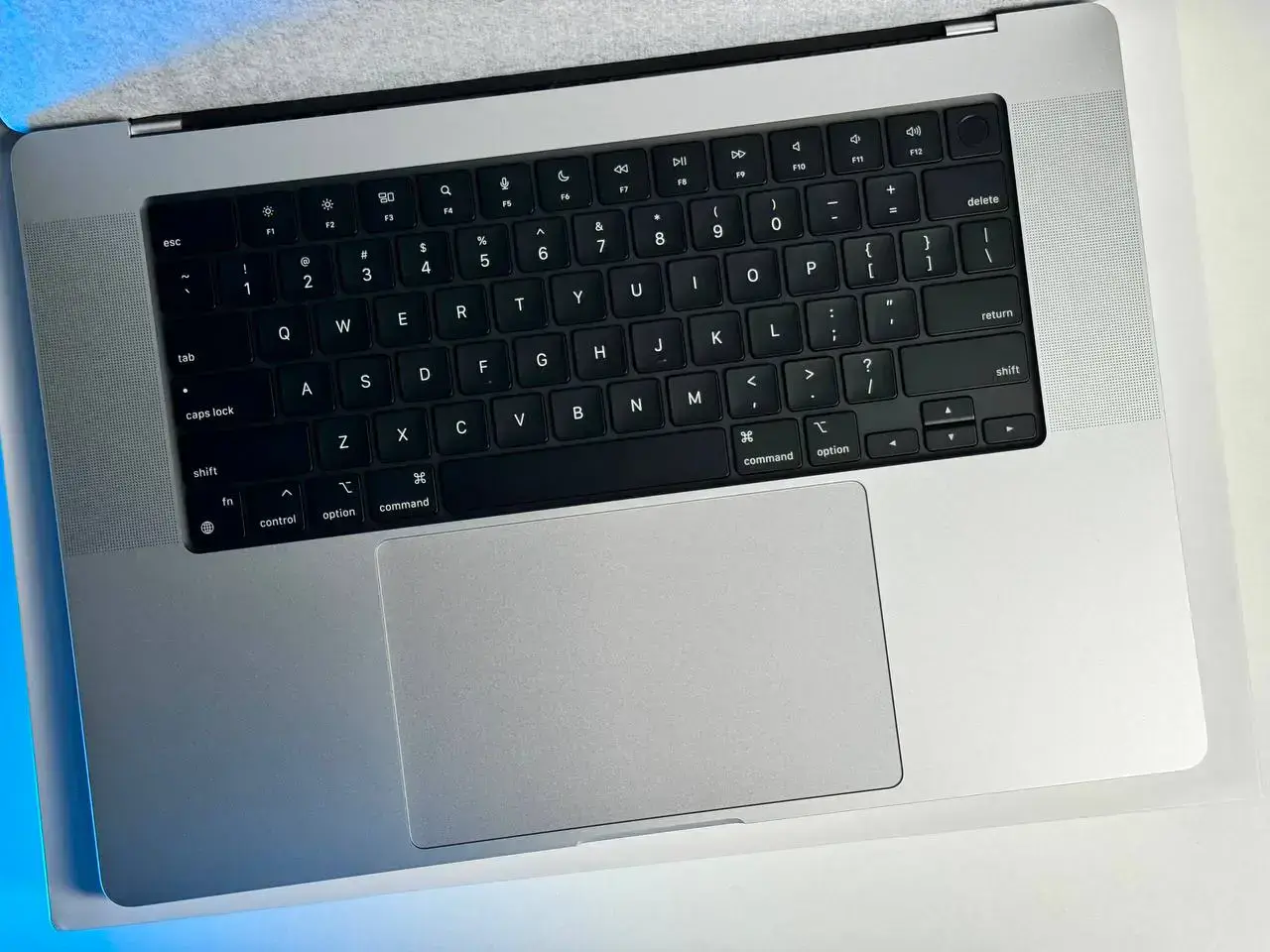 Новий, без коробки MacBook Pro 16" M3 Max/48GB/1TB Silver 2023 (MUW73)