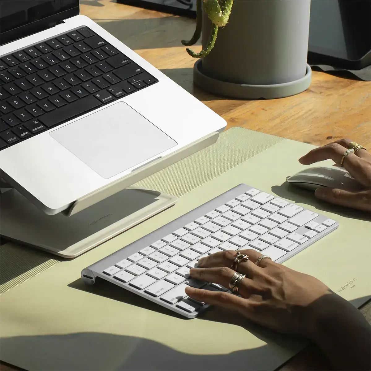 Подставка Native Union Desk Laptop Stand - Sandstone (HOME-STAND-SAN)