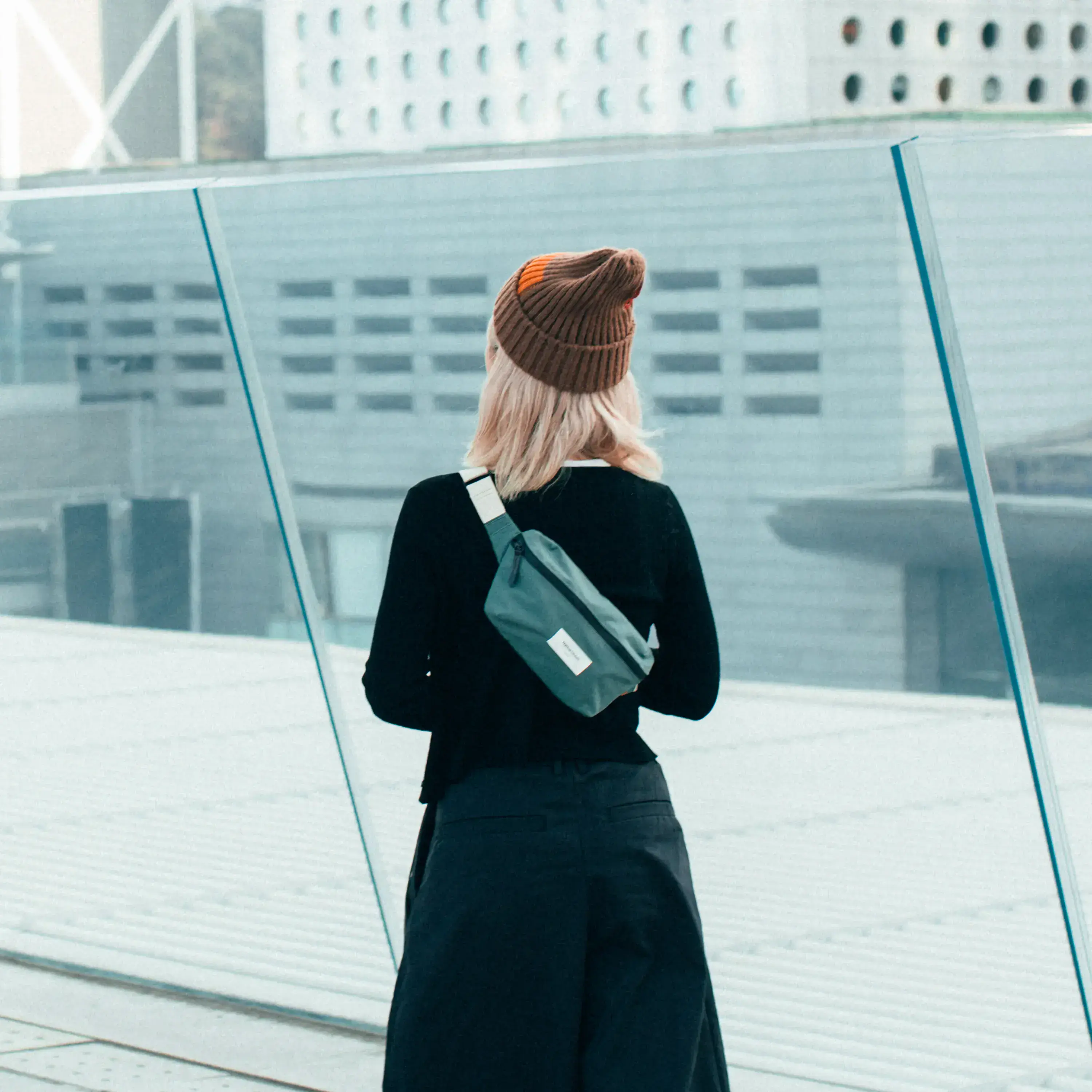Сумка через плечо (бананка) Native Union W.F.A Crossbody Pouch Black (CROS-POUCH-BLK)