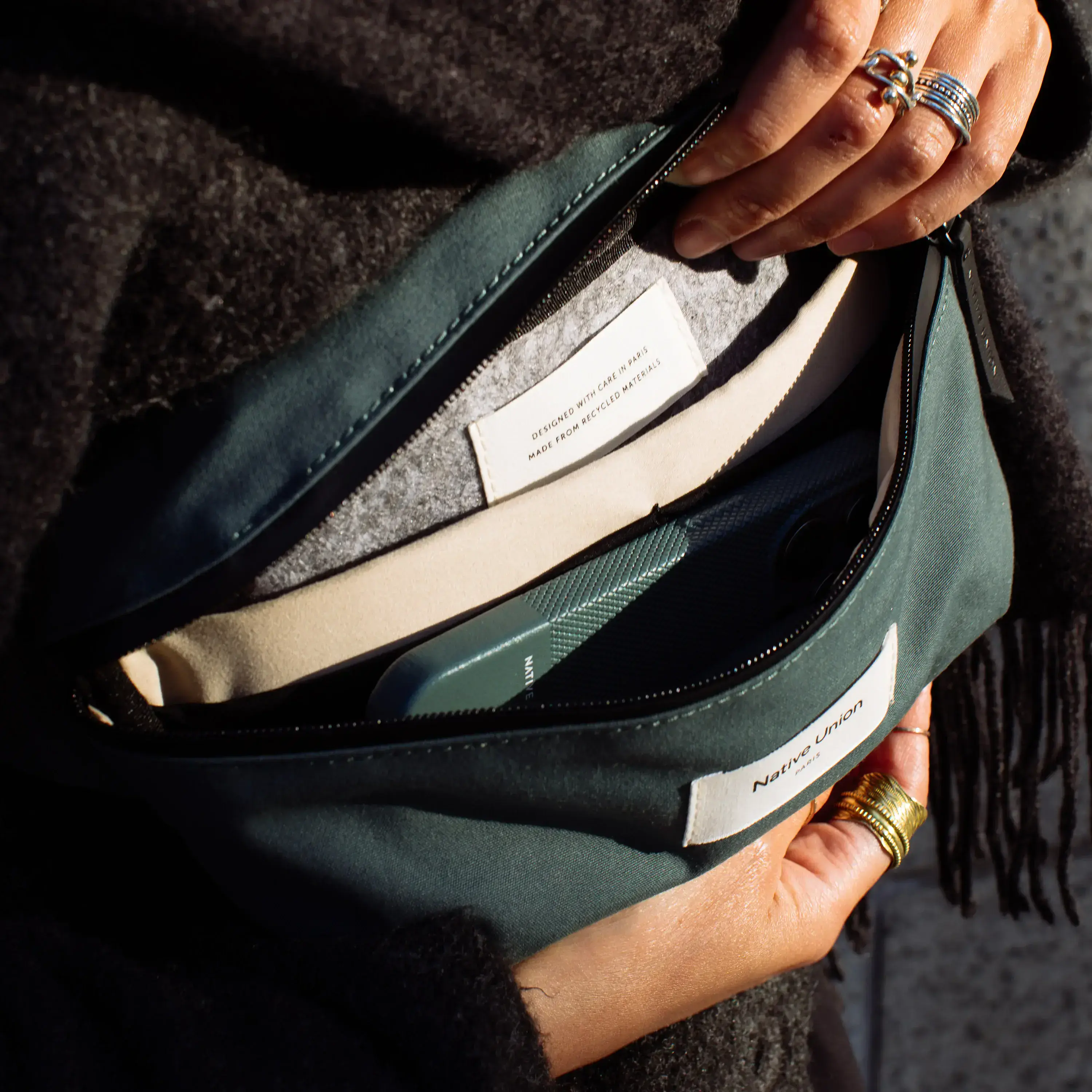 Сумка через плечо (бананка) Native Union W.F.A Crossbody Pouch Black (CROS-POUCH-BLK)