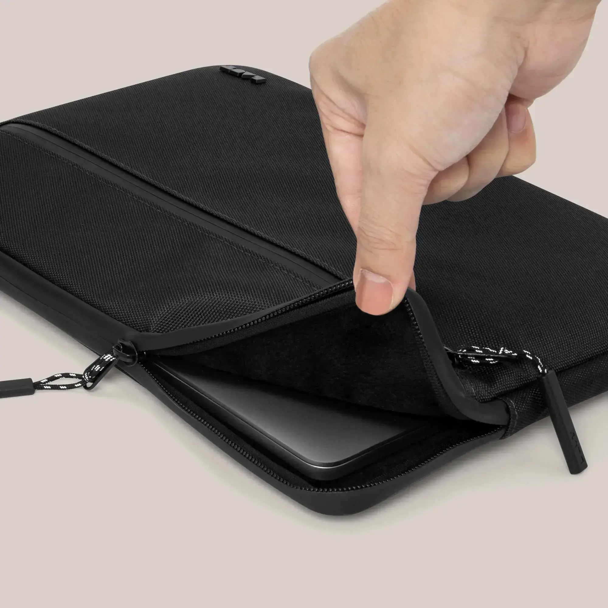 Чехол-папка LAUT URBAN PRO SLEEVE для MacBook 13"-14" - Black (L_MB14_UP_BK)