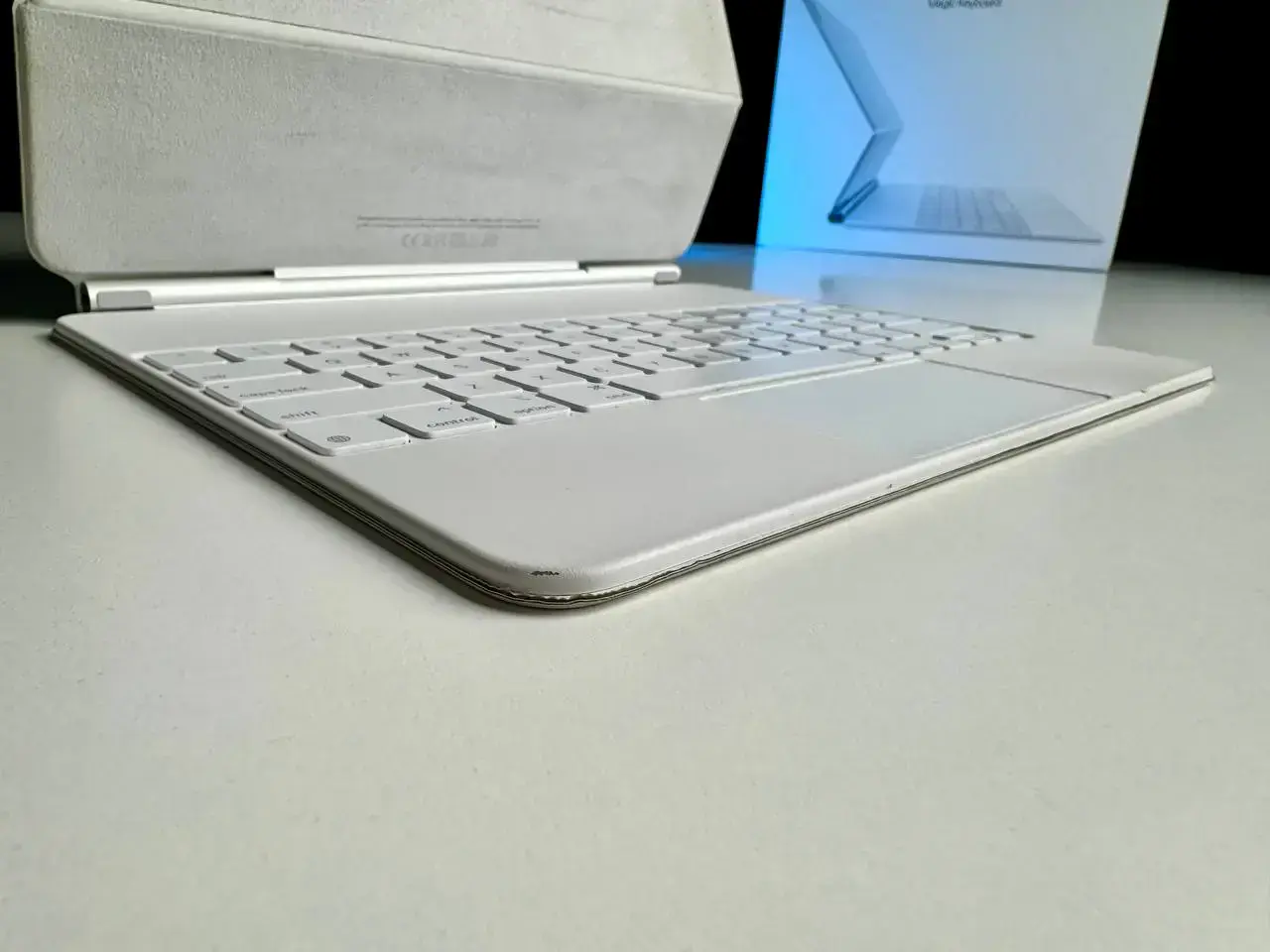 Б.У. Apple Magic Keyboard for iPad Pro 12.9-inch (3rd/4th/5th/6th generation) - White (MJQL3)