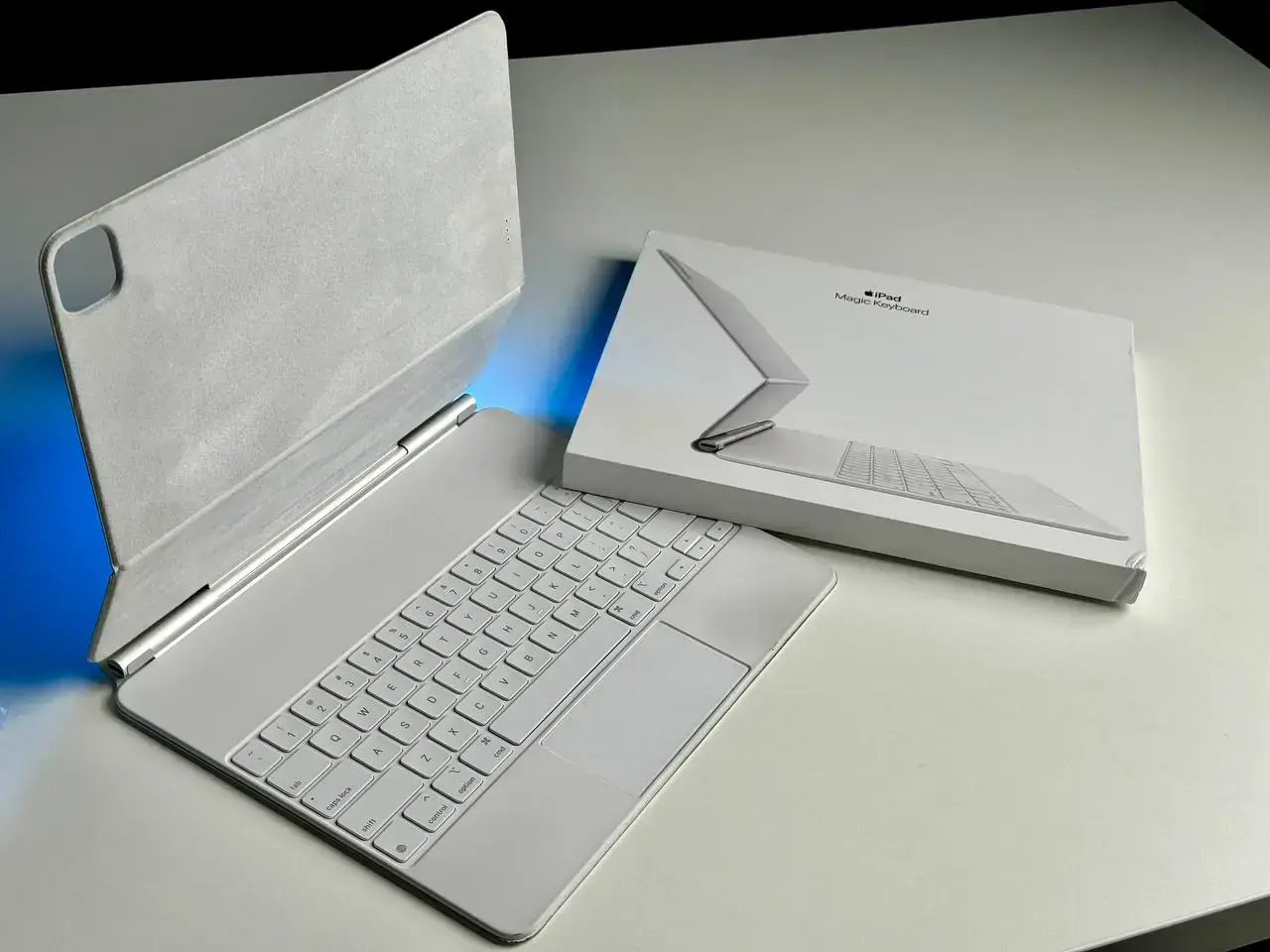 Б.У. Apple Magic Keyboard for iPad Pro 12.9-inch (3rd/4th/5th/6th generation) - White (MJQL3)