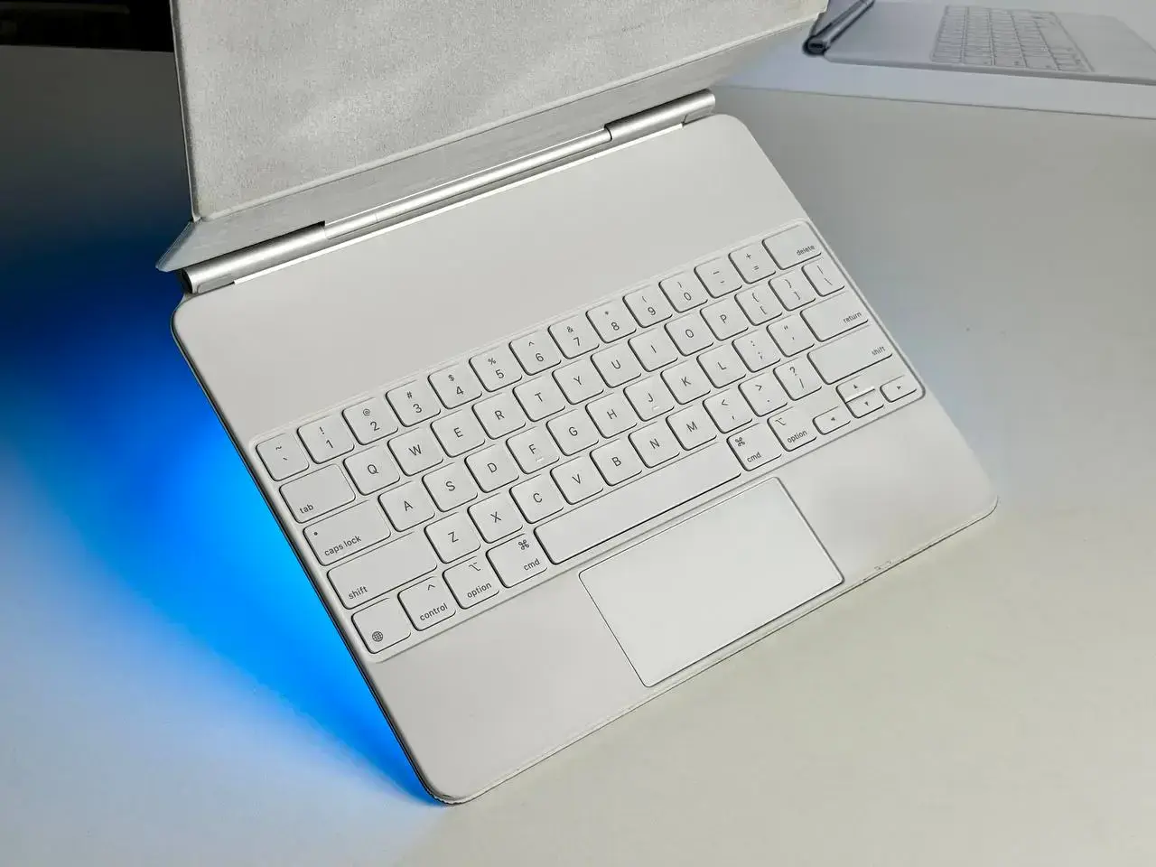 Б.У. Apple Magic Keyboard for iPad Pro 12.9-inch (3rd/4th/5th/6th generation) - White (MJQL3)