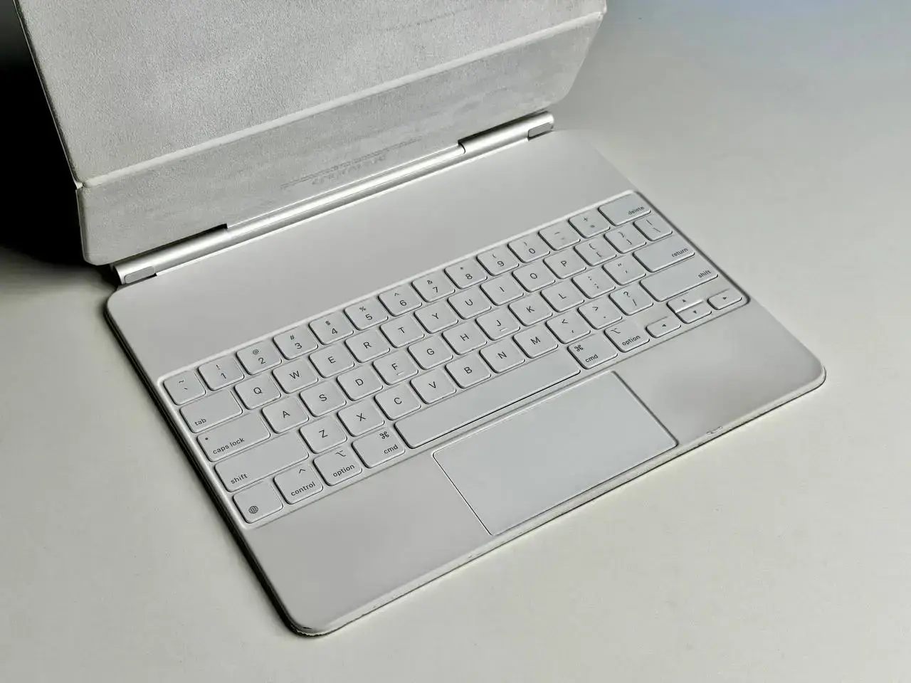 Б.У. Apple Magic Keyboard for iPad Pro 12.9-inch (3rd/4th/5th/6th generation) - White (MJQL3)
