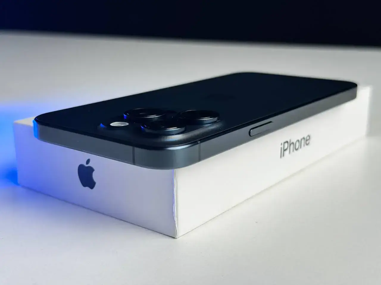 НОВЫЙ, открытая коробка Apple iPhone 15 Pro Max 1TB Blue Titanium (MU7K3)