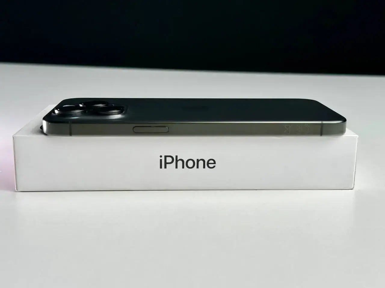 УЦІНКА Apple iPhone 15 Pro Max 256GB Black Titanium (MU773) - Стан: новий | Акумулятор: 100% | Комплект: повний | Гарантія: 1 міс.