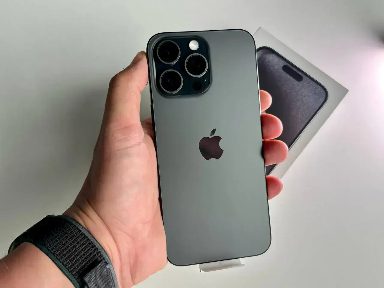 УЦІНКА Apple iPhone 15 Pro Max 256GB Black Titanium (MU773) - Стан: новий | Акумулятор: 100% | Комплект: повний | Гарантія: 1 міс.
