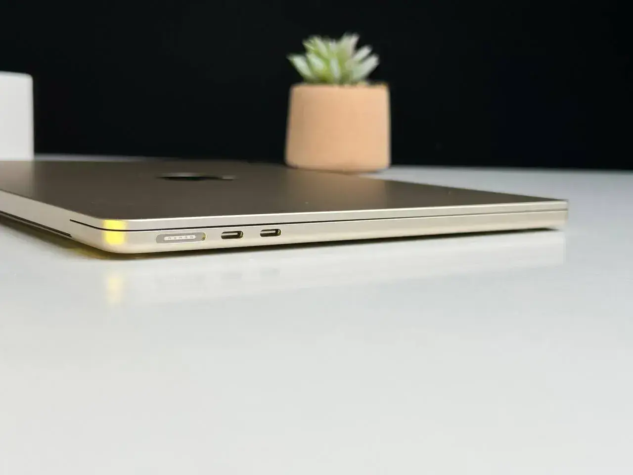 УЦІНКА, відкрита коробка MacBook Air 13.6" Starlight 2022 (MLY13) - 2 цикли