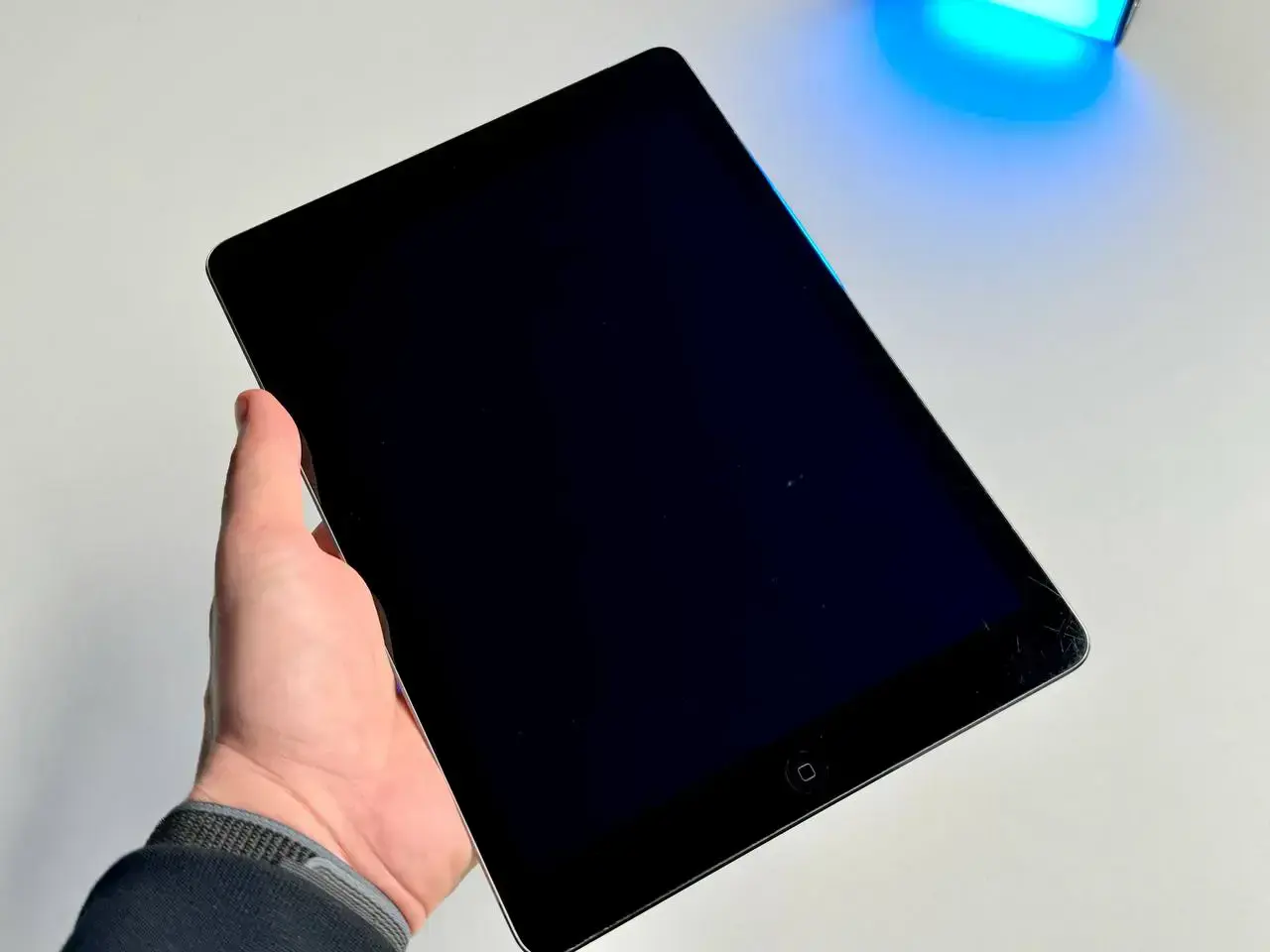 ВЖИВАНИЙ Apple iPad Air Wi-Fi + 4G 16GB Gray (MD791)