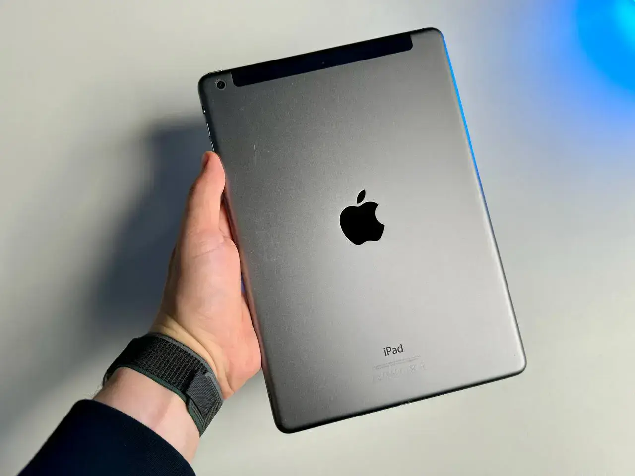 ВЖИВАНИЙ Apple iPad Air Wi-Fi + 4G 16GB Gray (MD791)