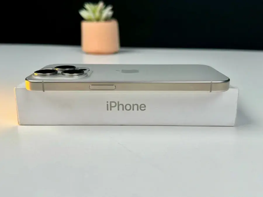 ВЖИВАНИЙ Apple iPhone 15 Pro 1TB Natural Titanium (MTVF3) 96%, Комплект - повний, гарантія - 3 міс