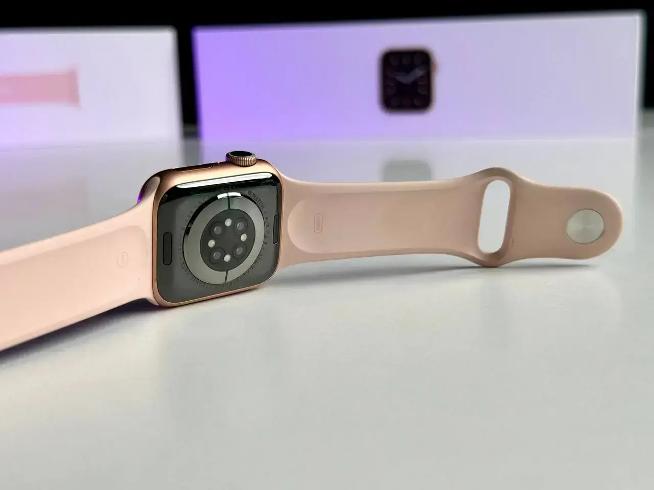 Б\У Apple Watch Series 6 GPS 40mm Gold Aluminum Case with Pink Sand Sport Band (MG123)