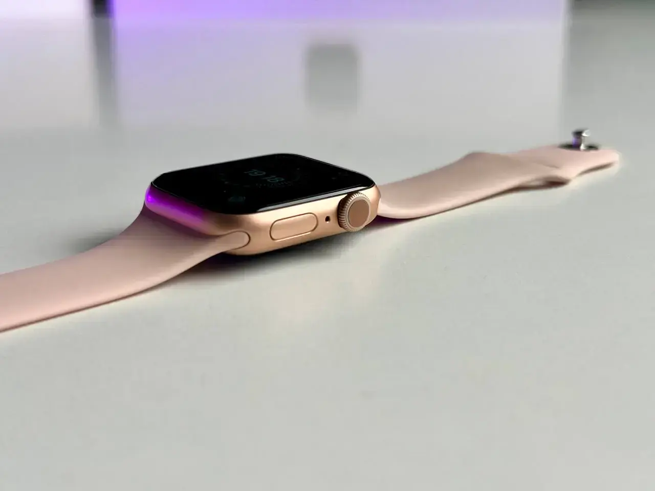 Б\У Apple Watch Series 6 GPS 40mm Gold Aluminum Case with Pink Sand Sport Band (MG123)