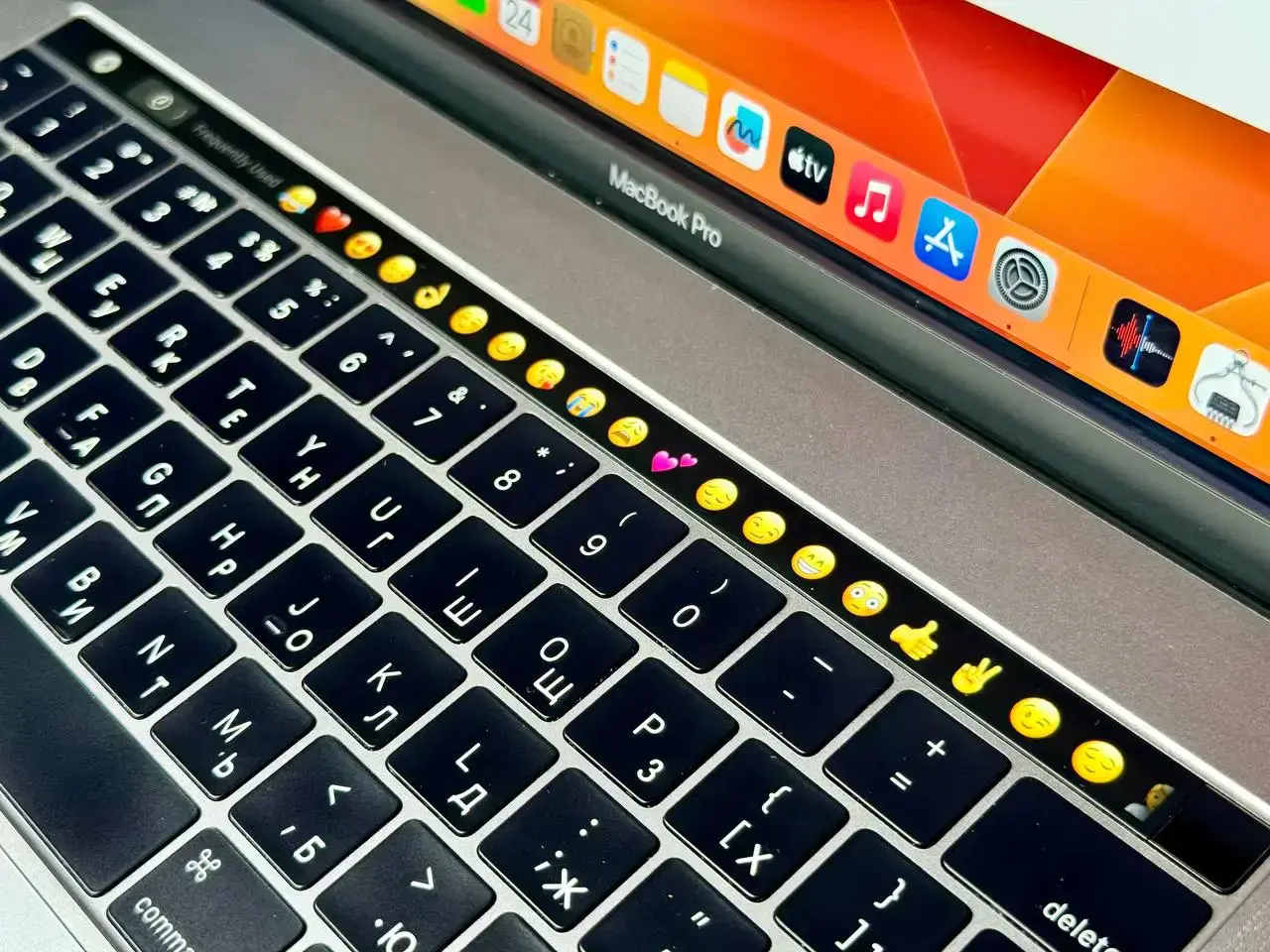 ВЖИВАНИЙ MacBook Pro 15" Space Gray (MPTR2) 2017 (i7/16GB/256GB) - цикли 394
