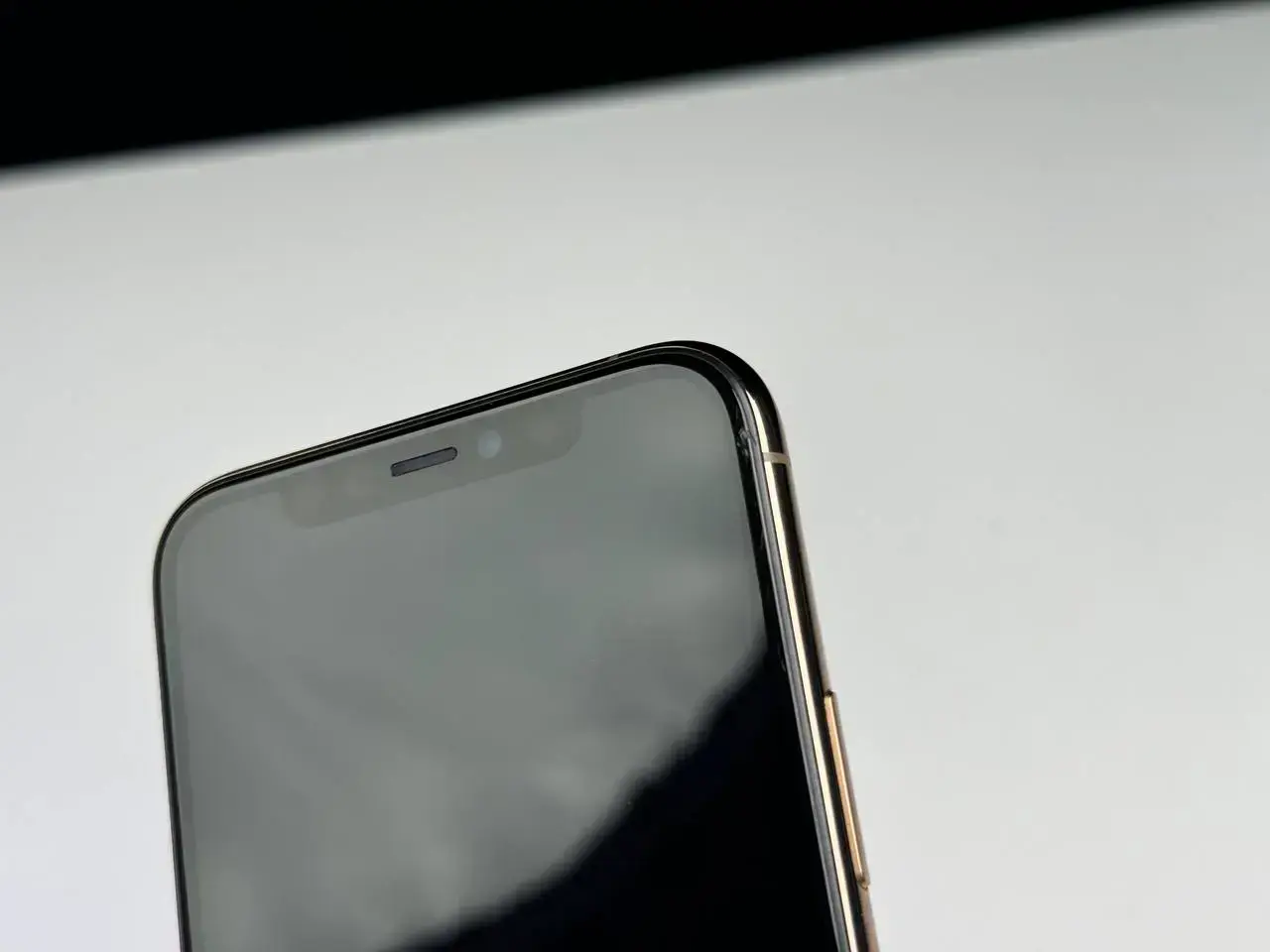 Б/У Apple iPhone 11 Pro 256GB Gold (MWCP2) - Состояние: удовлетворительный | Аккумулятор: 94% | Комплект: без комплекта | Гарантія: 1 мес.