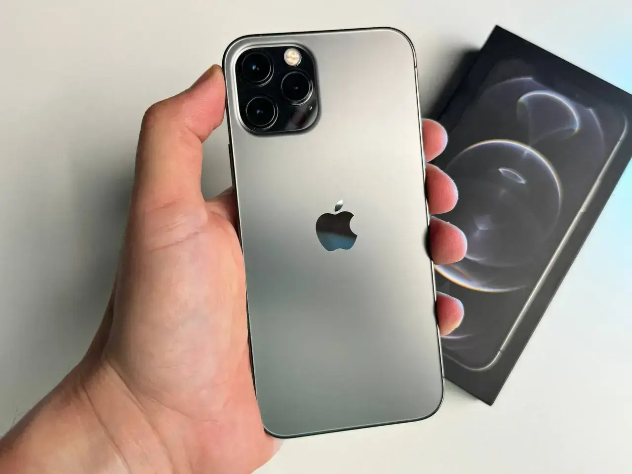ВЖИВАНИЙ Apple iPhone 12 Pro 128GB Graphite (MGLN3, MGMK3) - Стан: гарний | Акумулятор: 100% | Комплект: повний | Гарантія: 1 міс.