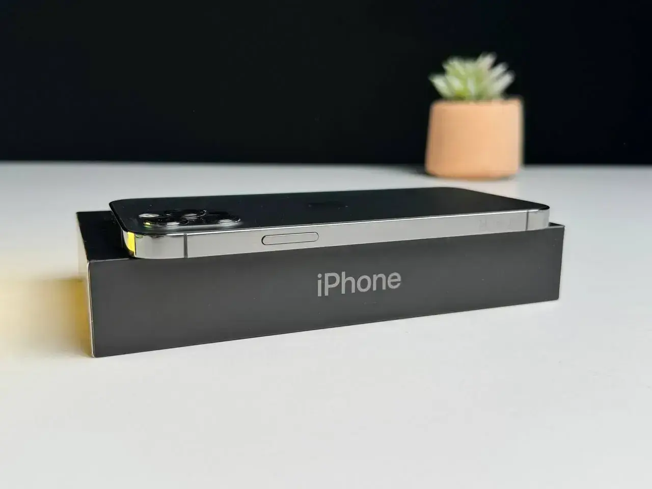 ВЖИВАНИЙ Apple iPhone 12 Pro 512GB Graphite (MGLX3, MGMU3) - Стан: гарний | Акумулятор: 80% | Комплект: коробка, кабель | Гарантія: 1 міс.