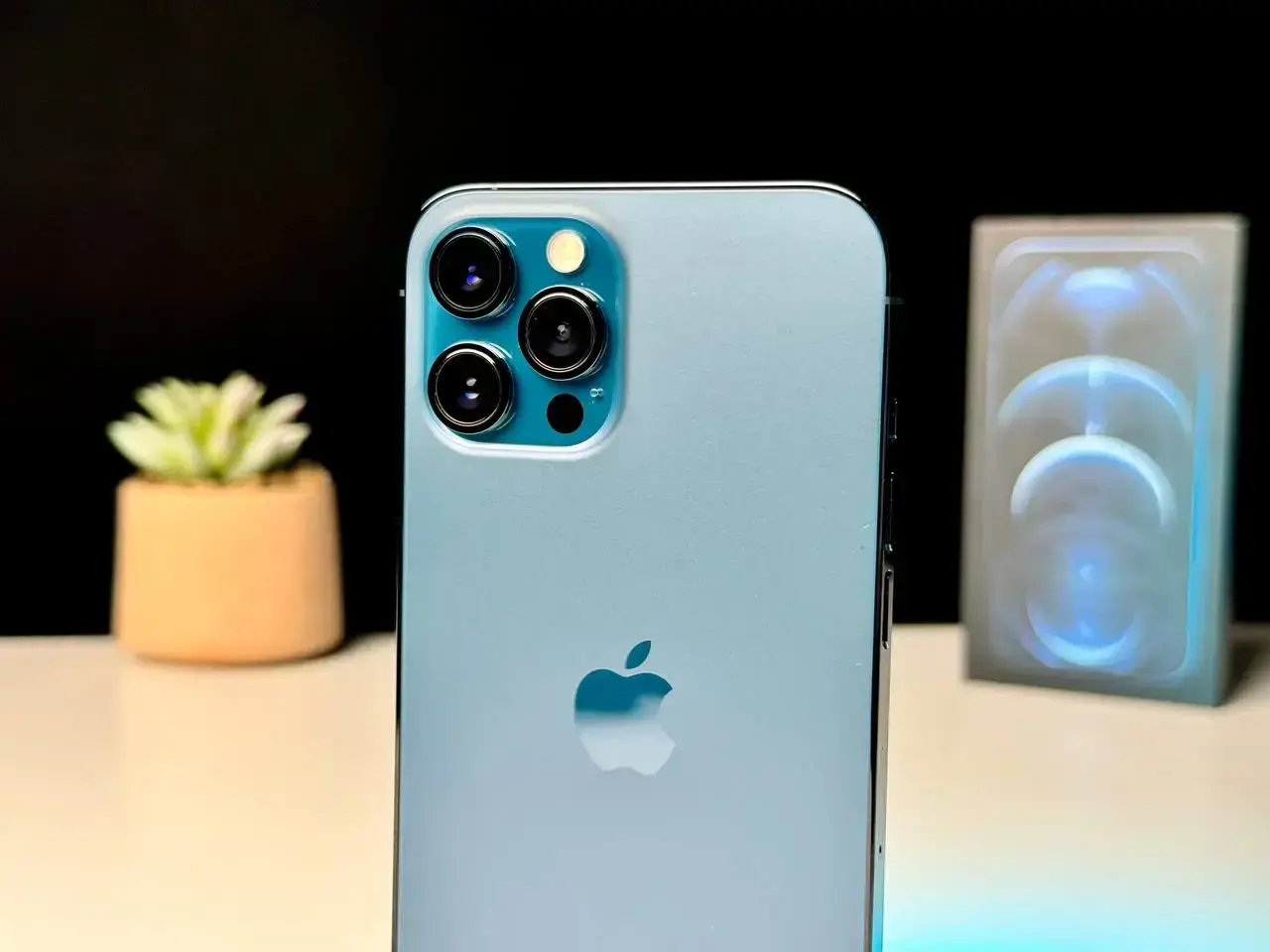 ВЖИВАНИЙ Apple iPhone 12 Pro Max 256GB Pacific Blue (MGCN3, MGDF3) - Стан: гарний | Акумулятор: 100% | Комплект: повний | Гарантія: 1 міс.
