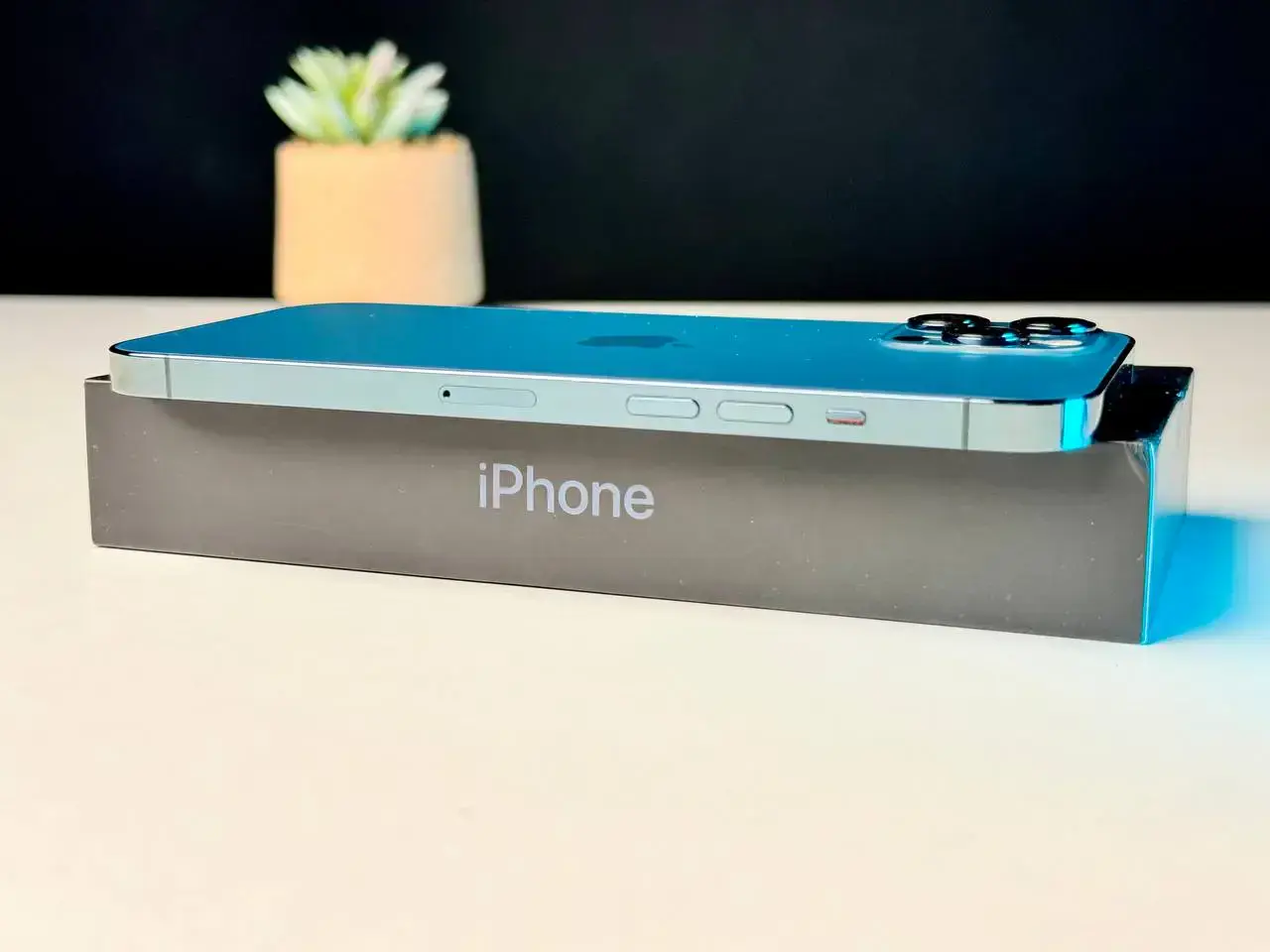 ВЖИВАНИЙ Apple iPhone 12 Pro Max 256GB Pacific Blue (MGCN3, MGDF3) - Стан: гарний | Акумулятор: 100% | Комплект: повний | Гарантія: 1 міс.