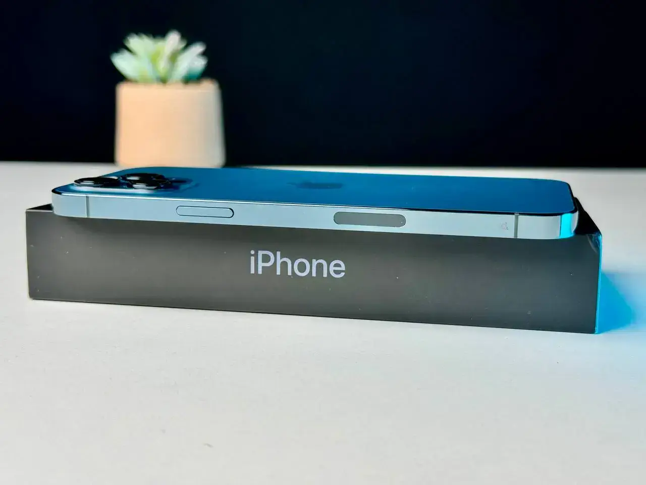ВЖИВАНИЙ Apple iPhone 12 Pro Max 256GB Pacific Blue (MGCN3, MGDF3) - Стан: гарний | Акумулятор: 100% | Комплект: повний | Гарантія: 1 міс.