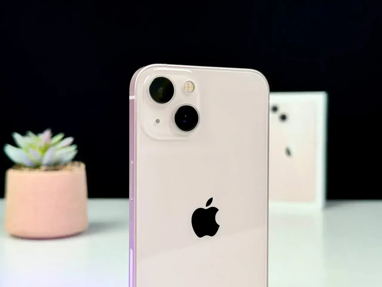 ВЖИВАНИЙ Apple iPhone 13 256GB Pink (MLMY3, MLQ83) - Стан: ідеальний | Акумулятор: 100% | Комплект: повний | Гарантія: 1 міс.