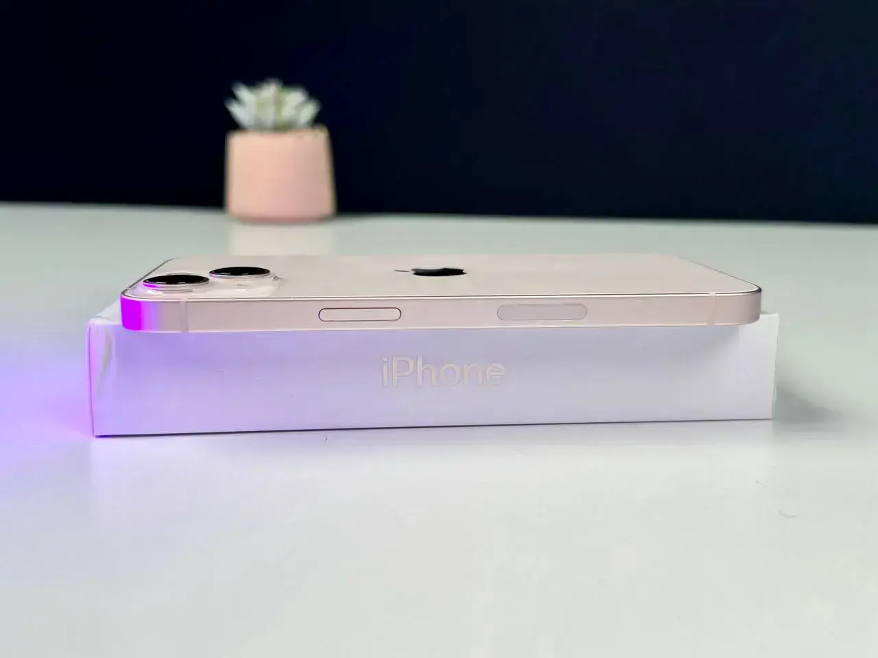 ВЖИВАНИЙ Apple iPhone 13 256GB Pink (MLMY3, MLQ83) - Стан: ідеальний | Акумулятор: 100% | Комплект: повний | Гарантія: 1 міс.