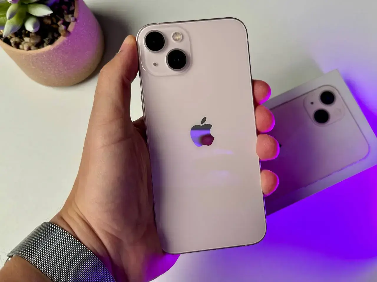 ВЖИВАНИЙ Apple iPhone 13 256GB Pink (MLMY3, MLQ83) - Стан: ідеальний | Акумулятор: 100% | Комплект: повний | Гарантія: 1 міс.