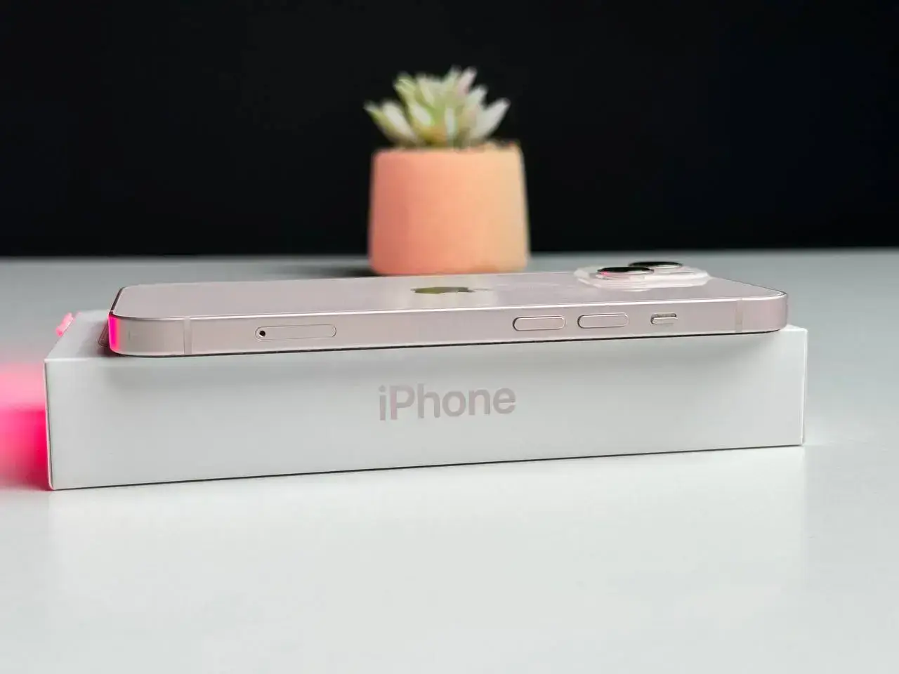 ВЖИВАНИЙ Apple iPhone 13 256GB Pink (MLMY3, MLQ83) - Стан: ідеальний | Акумулятор: 90% | Комплект: повний | Гарантія: 1 міс.