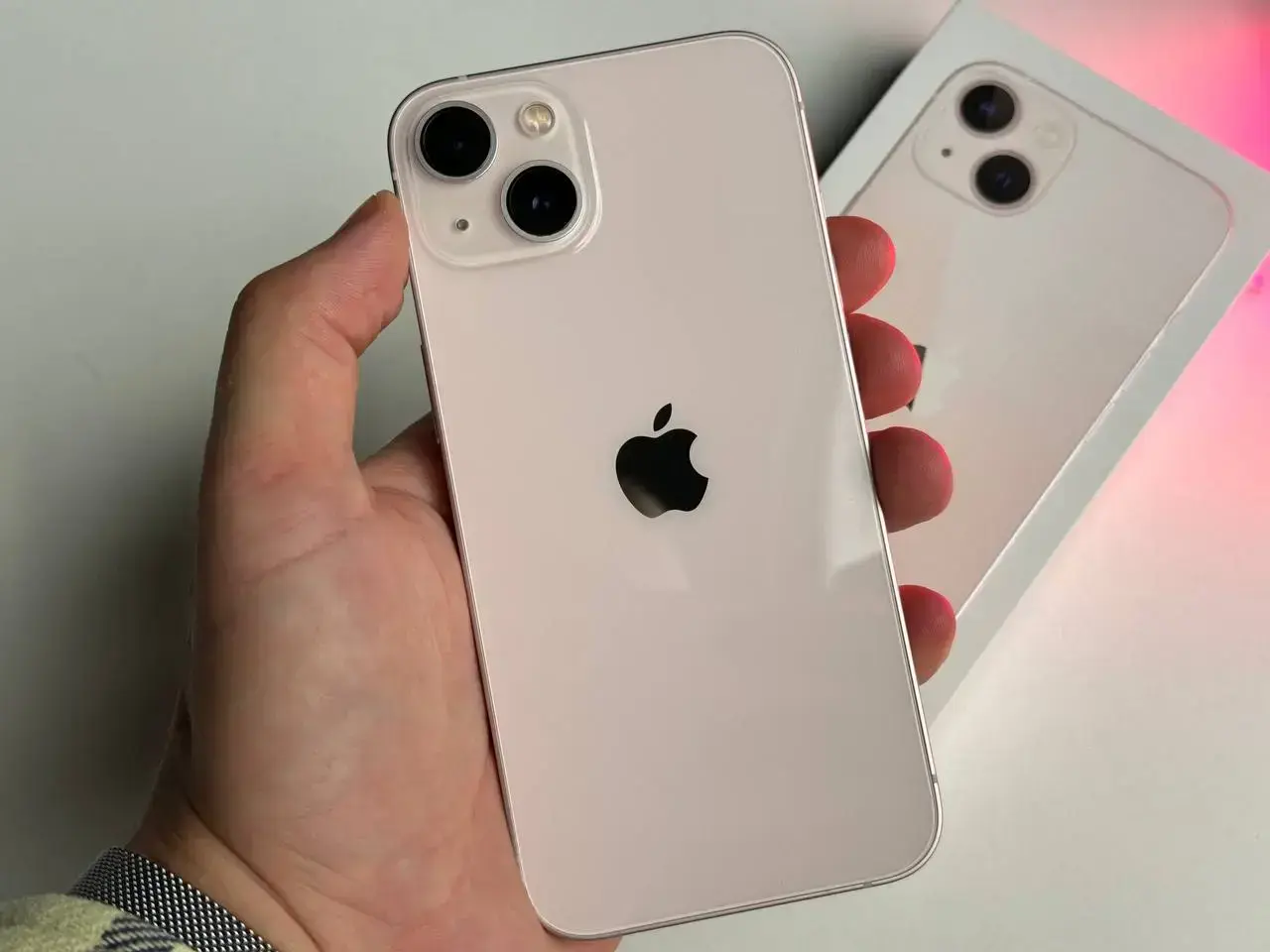 ВЖИВАНИЙ Apple iPhone 13 256GB Pink (MLMY3, MLQ83) - Стан: ідеальний | Акумулятор: 90% | Комплект: повний | Гарантія: 1 міс.