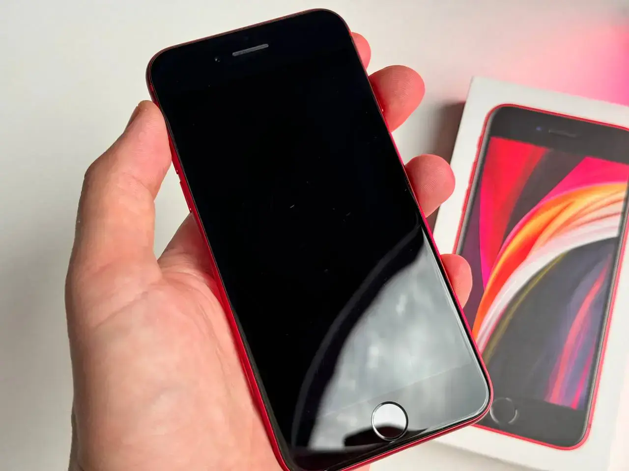ВЖИВАНИЙ Apple iPhone SE 2020 128GB Product Red (MXD22) - Стан: задовільний | Акумулятор: 85% | Комплект: коробка | Гарантія: 1 міс.