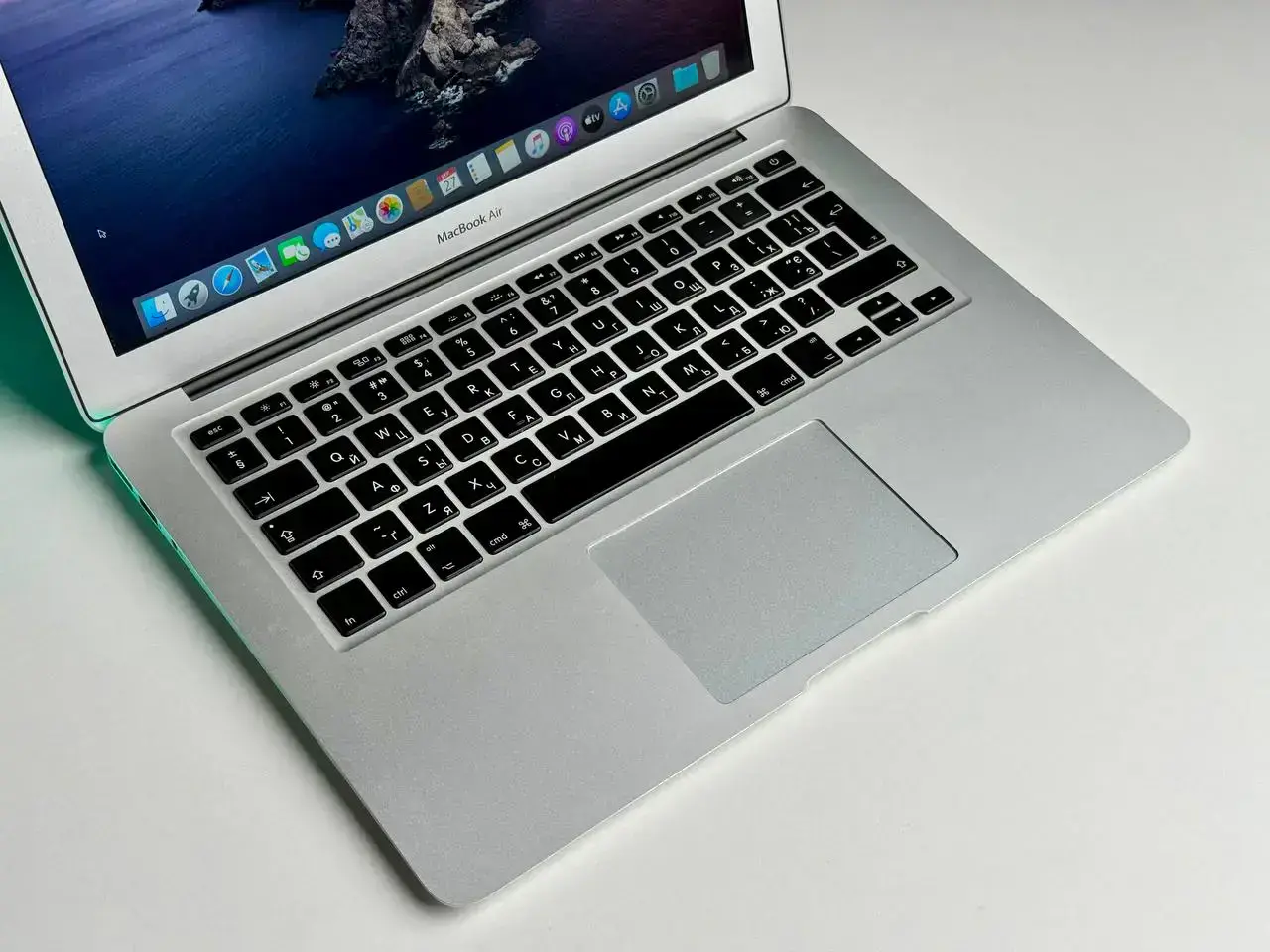 Б/У MacBook Air 13" (MQD32) 2017 - Состояние: хороший | Аккумулятор: 100% | Комплект: блок питания, кабель | Гарантія: 1 мес.