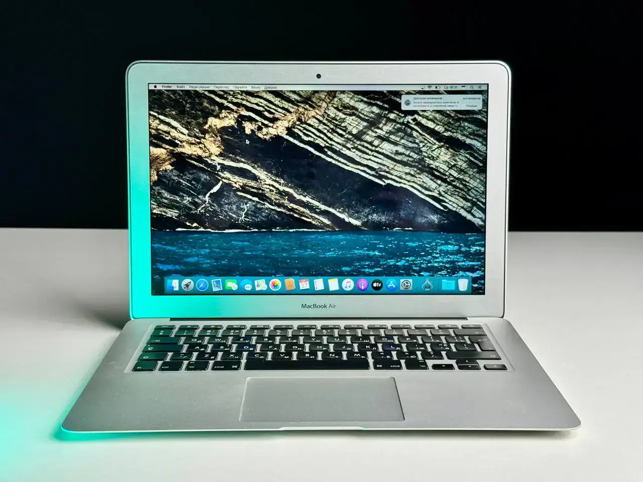 Б/У MacBook Air 13" (MQD32) 2017 - Состояние: хороший | Аккумулятор: 100% | Комплект: блок питания, кабель | Гарантія: 1 мес.