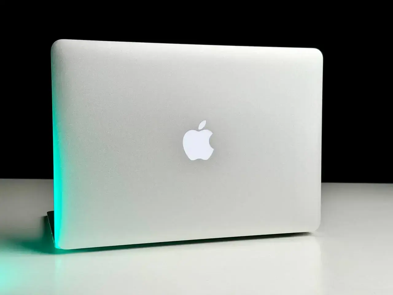 Б/У MacBook Air 13" (MQD32) 2017 - Состояние: хороший | Аккумулятор: 100% | Комплект: блок питания, кабель | Гарантія: 1 мес.