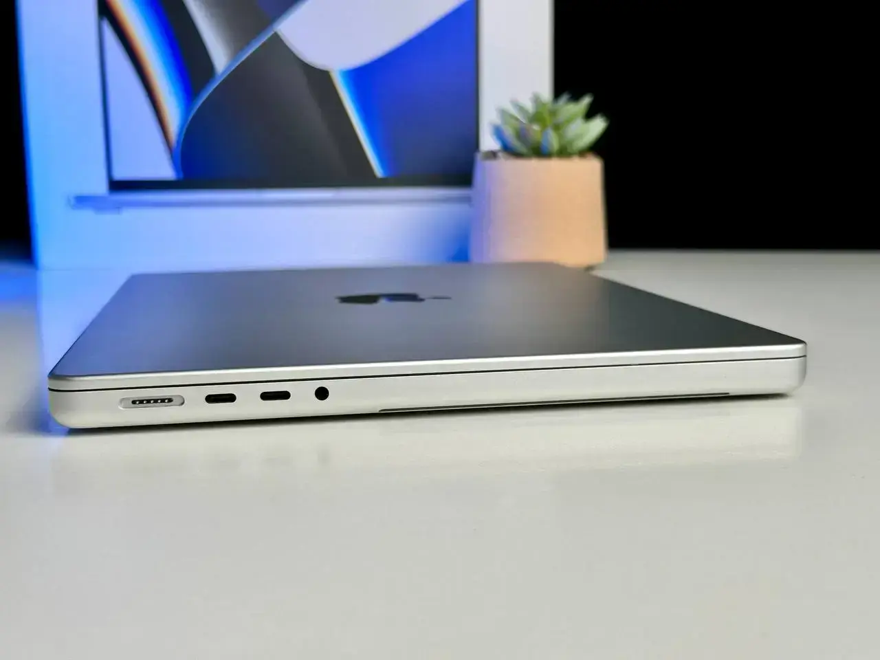 Б/У MacBook Pro 14" Silver (MKGT3) 2021 - Состояние: идеальный | Аккумулятор: 95% | Комплект: полный | Гарантія: 1 мес.