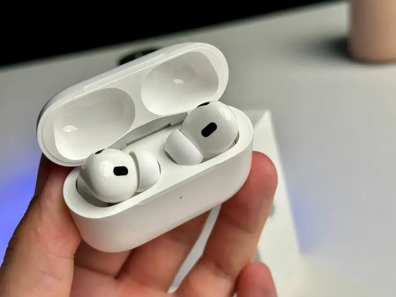 Б/У Наушники Apple AirPods Pro 2 with MagSafe Charging Case with Speaker (MQD83) - Состояние: хороший | Комплект: полный | Гарантія: 1 мес.