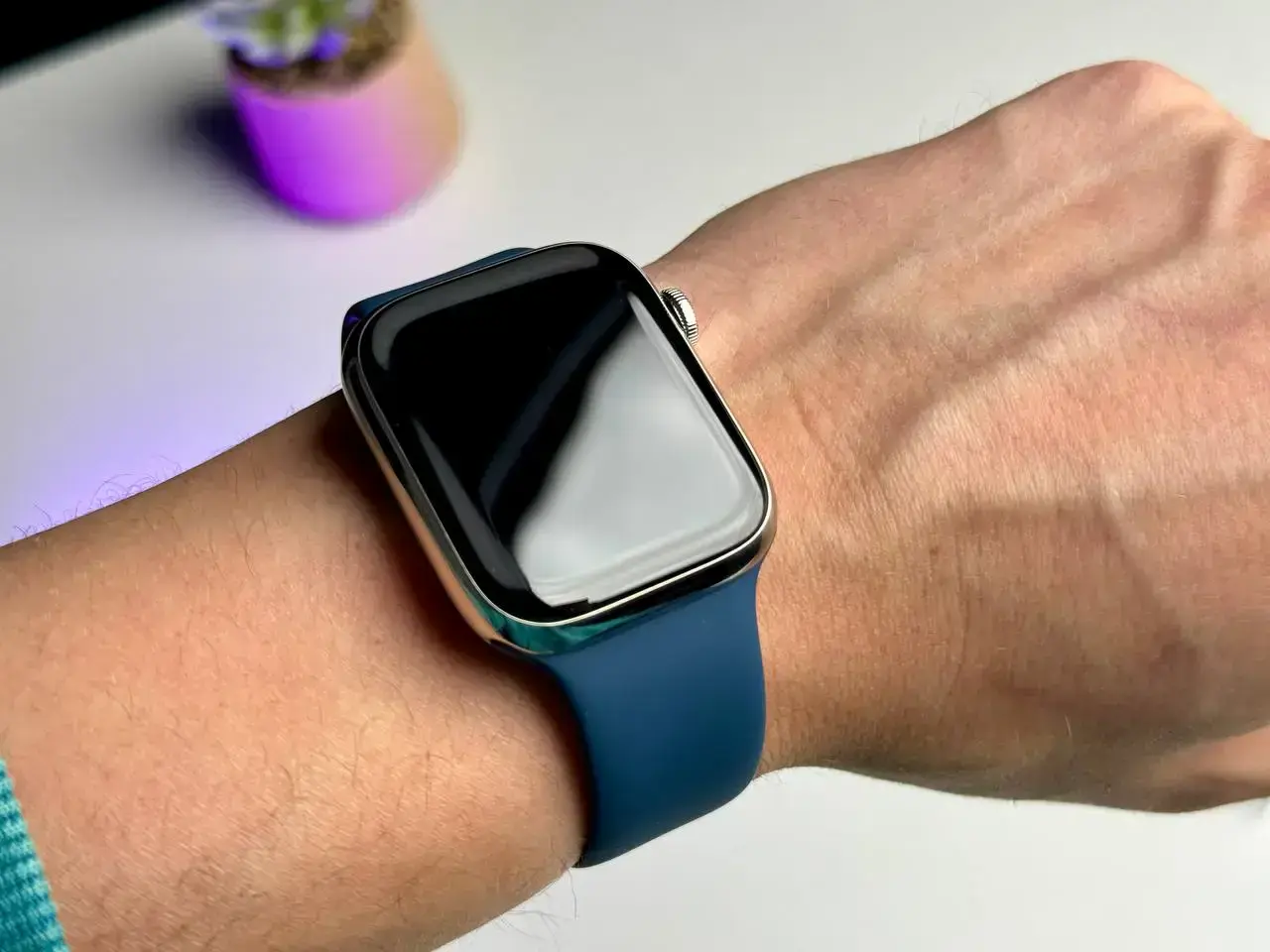 УЦЕНКА Apple Watch Series 9 GPS + Cellular 45mm Silver Stainless Steel Case with Storm Blue Sport Band - M/L (MRMP3) - Состояние: новый | Аккумулятор: 100% | Комплект: кабель | Гарантія: 1 мес.