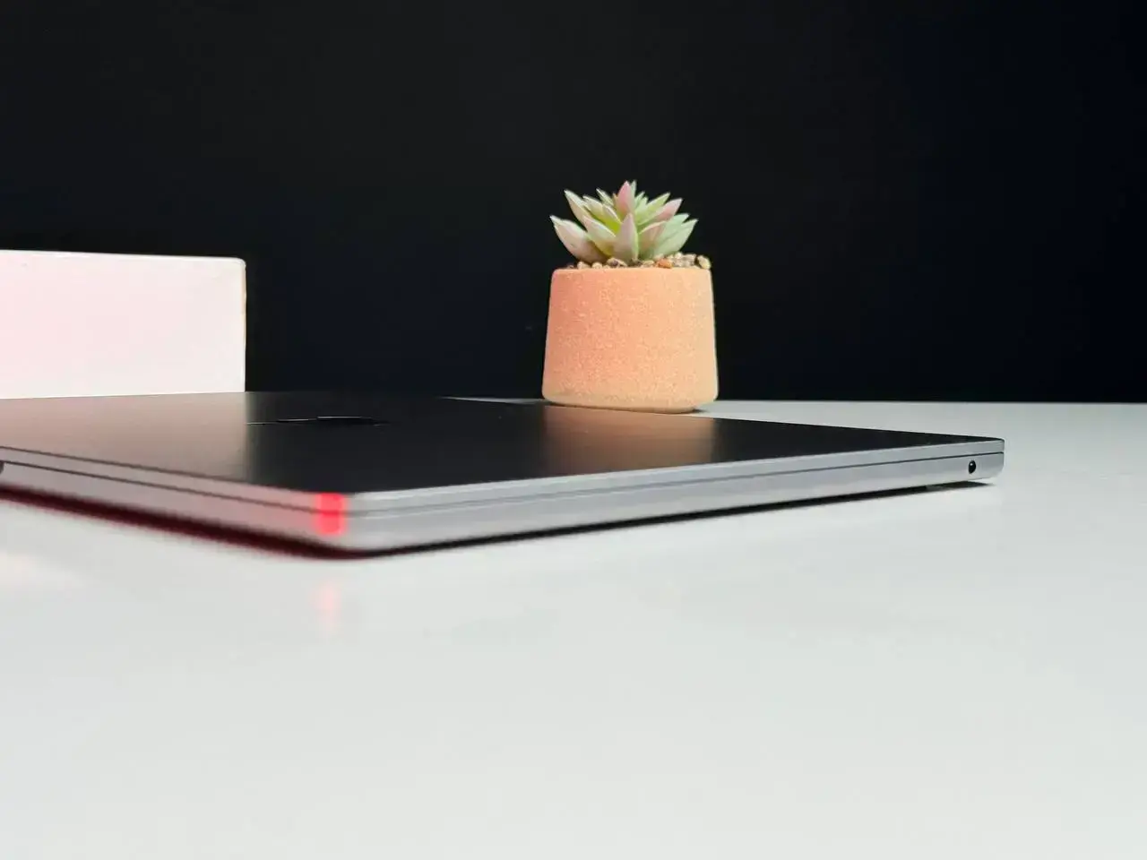 УЦІНКА MacBook Air 15" M3/8CPU/10GPU/8GB/256GB Space Gray 2024 (MRYM3) - Стан: ідеальний | Комплект: повний | Гарантія: 3 міс.