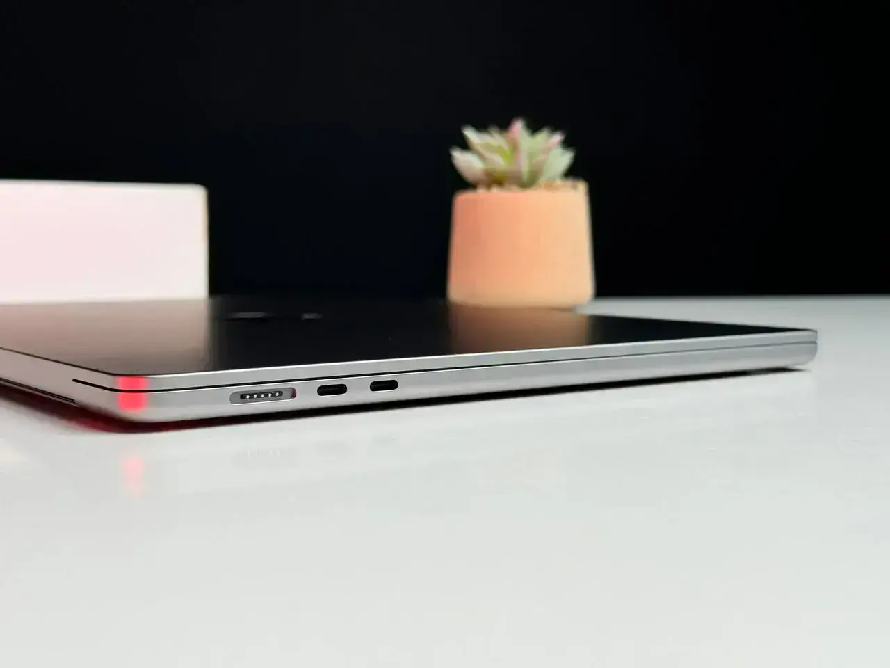 УЦІНКА MacBook Air 15" M3/8CPU/10GPU/8GB/256GB Space Gray 2024 (MRYM3) - Стан: ідеальний | Комплект: повний | Гарантія: 3 міс.