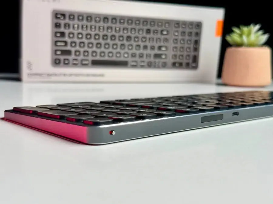 ВИТРИННАЯ Клавитура Satechi Compact Backlit Bluetooth Keyboard (ST-ACBKM)