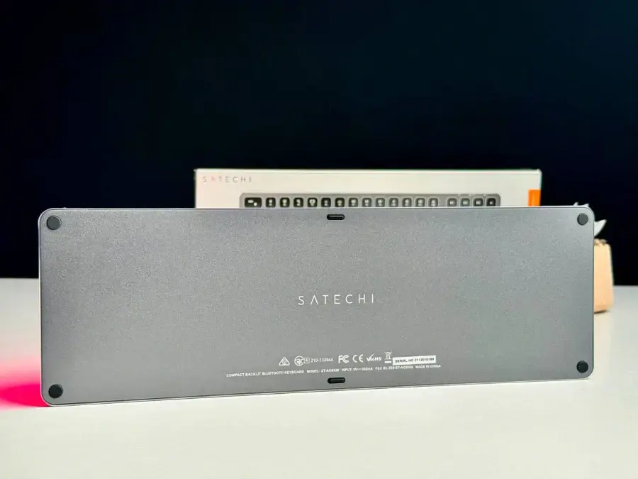 ВИТРИННАЯ Клавитура Satechi Compact Backlit Bluetooth Keyboard (ST-ACBKM)