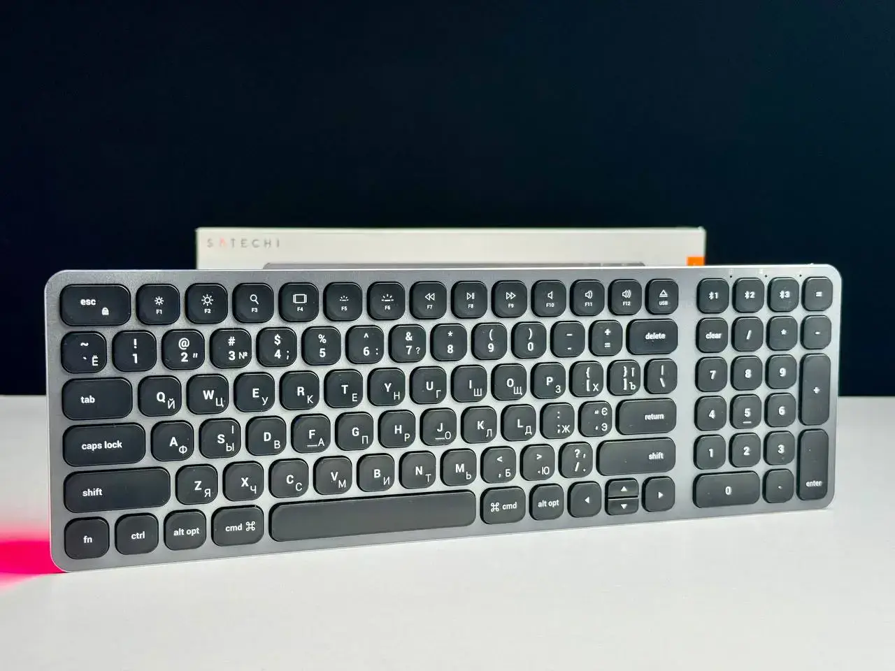 ВИТРИННАЯ Клавитура Satechi Compact Backlit Bluetooth Keyboard (ST-ACBKM)